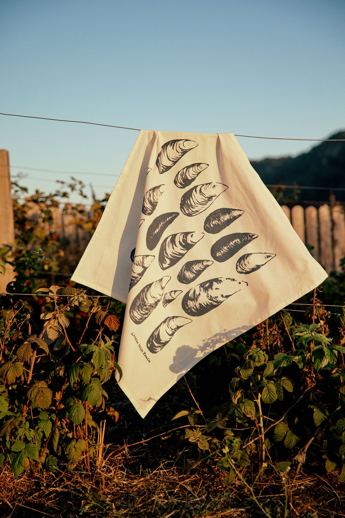 Seashell Tea Towel: Mussel